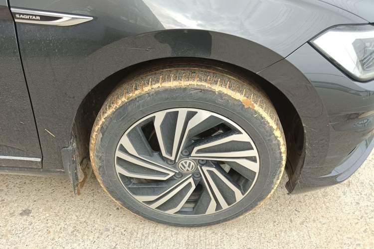 Used Volkswagen Sagitar 2022 280TSI DSG Flyover Edition Right Front Wheel Hub