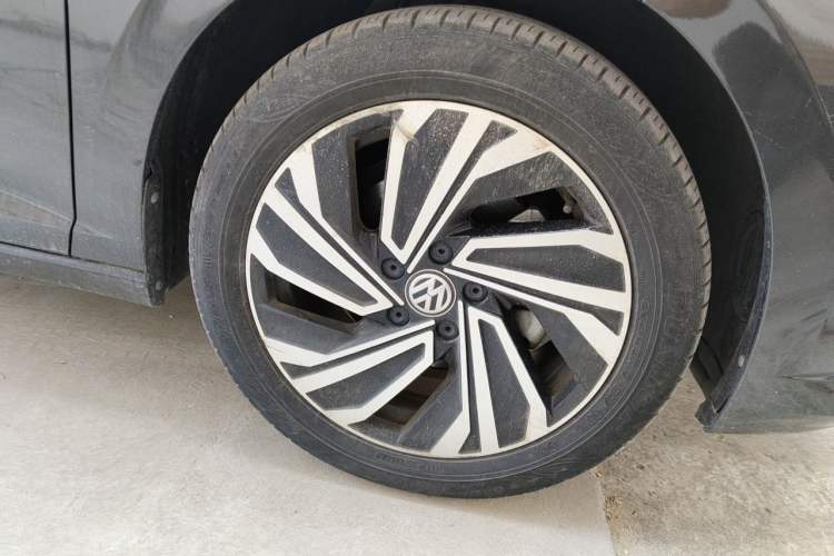 Used Volkswagen Sagitar 2022 280TSI DSG Excellence Edition Right Front Wheel Hub