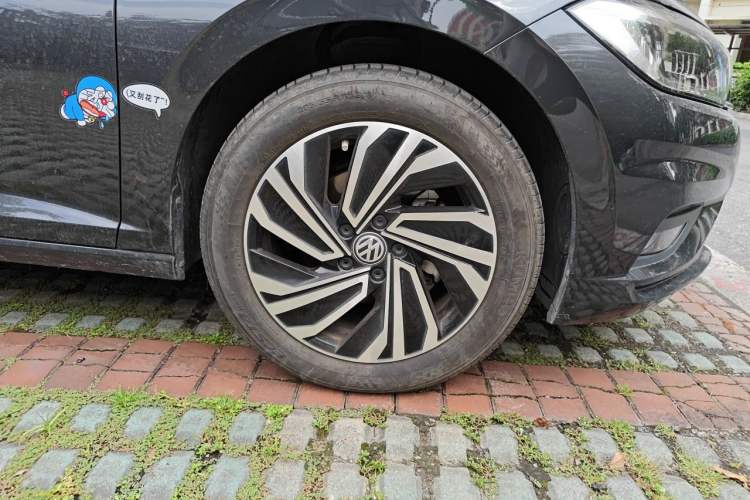 Used Volkswagen Sagitar 2022 280TSI DSG Flyover Edition Right Front Wheel Hub