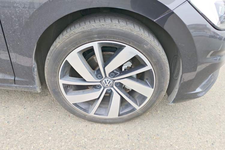 Used Volkswagen Sagitar 2022 280TSI DSG Excellence Edition Right Front Wheel Hub