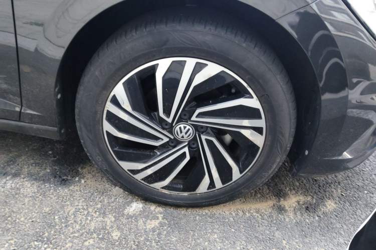 Used Volkswagen Sagitar 2022 280TSI DSG Flyover Edition Right Front Wheel Hub