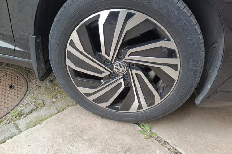Used Volkswagen Sagitar 2022 280TSI DSG Excellence Edition Right Front Wheel Hub
