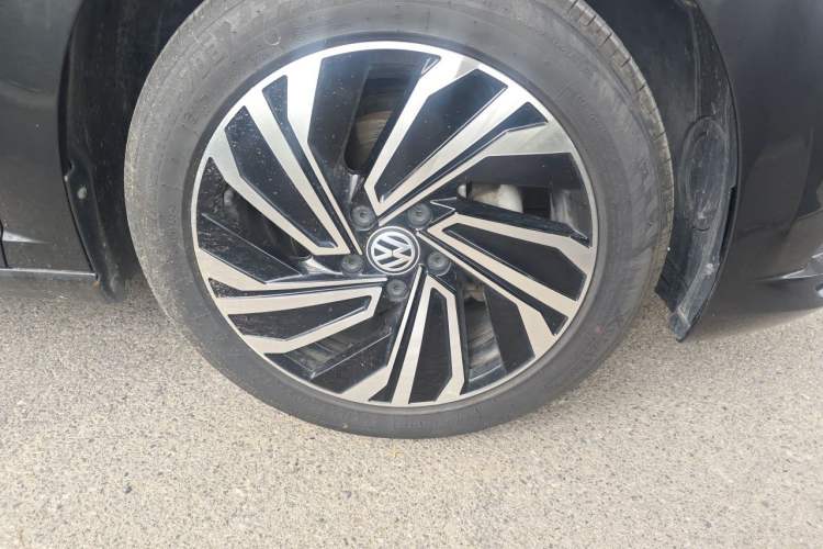 Used Volkswagen Sagitar 2022 280TSI DSG Excellence Edition Right Front Wheel Hub