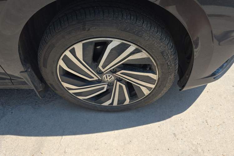 Used Volkswagen Sagitar 2022 280TSI DSG Excellence Edition Right Front Wheel Hub