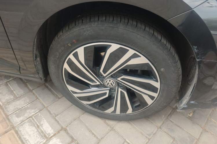 Used Volkswagen Sagitar 2022 280TSI DSG Excellence Edition Right Front Wheel Hub