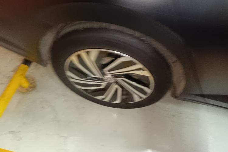 Used Volkswagen Sagitar 2022 280TSI DSG Flyover Edition Right Rear Wheel Hub