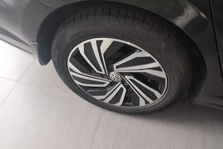 Used Volkswagen Sagitar 2022 280TSI DSG Excellence Edition Right Rear Wheel Hub