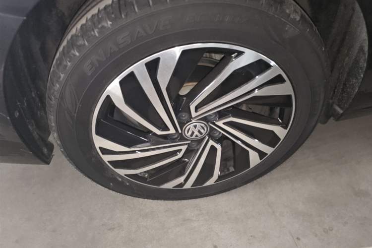 Used Volkswagen Sagitar 2022 280TSI DSG Flyover Edition Right Rear Wheel Hub
