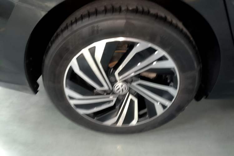 Used Volkswagen Sagitar 2022 280TSI DSG Flyover Edition Right Rear Wheel Hub