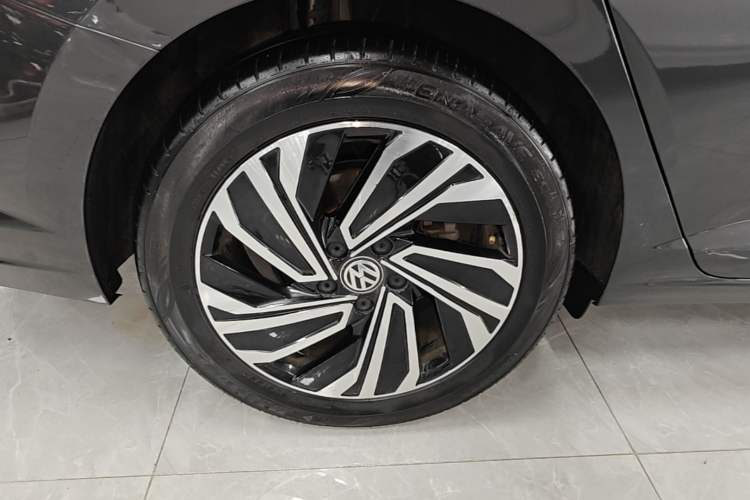 Used Volkswagen Sagitar 2022 280TSI DSG Flyover Edition Right Rear Wheel Hub