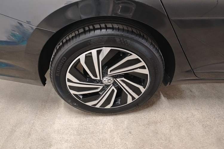 Used Volkswagen Sagitar 2022 280TSI DSG Flyover Edition Right Rear Wheel Hub