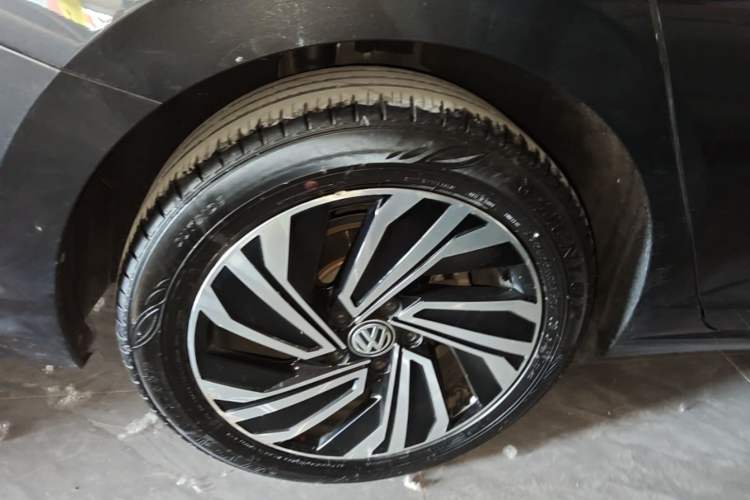 Used Volkswagen Sagitar 2022 280TSI DSG Flyover Edition Right Rear Wheel Hub