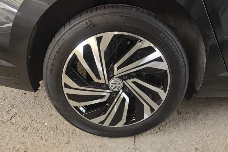 Used Volkswagen Sagitar 2022 280TSI DSG Flyover Edition Right Rear Wheel Hub