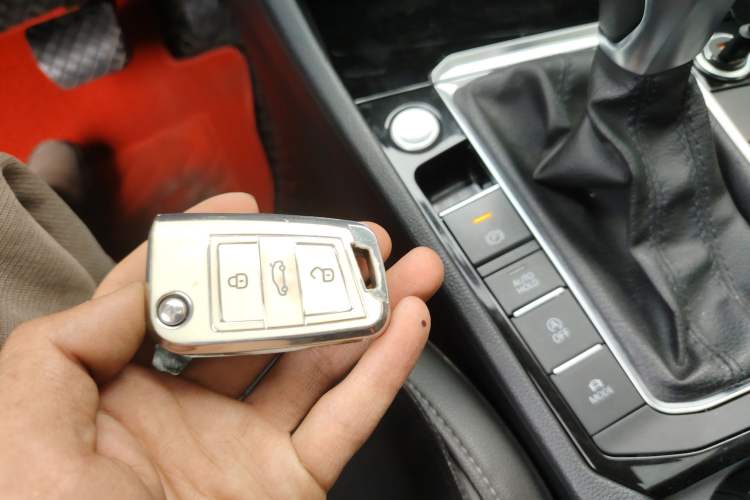 Used Volkswagen Sagitar 2022 280TSI DSG Flyover Edition Vehicle Key