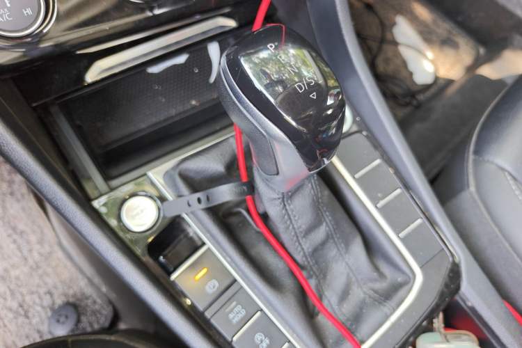 Used Volkswagen Sagitar 2022 280TSI DSG Flyover Edition Gear Lever