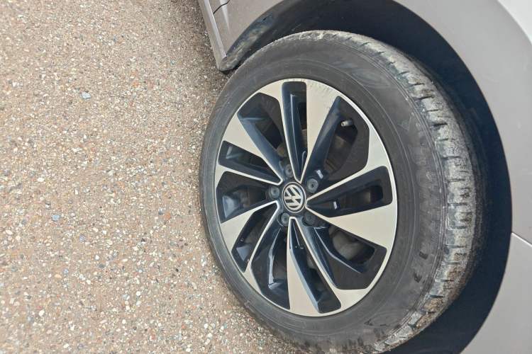 Used Volkswagen Sagitar 2022 280TSI DSG Excellence Edition Right Front Wheel Hub