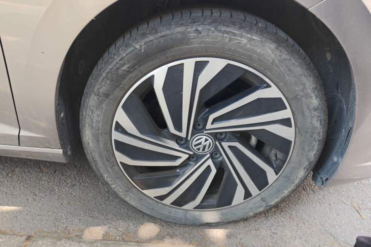 Used Volkswagen Sagitar 2022 280TSI DSG Flyover Edition Right Front Wheel Hub