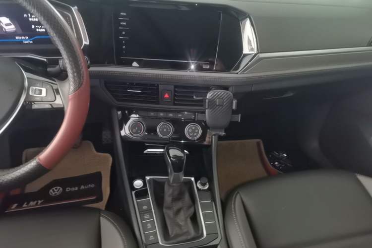 Used Volkswagen Sagitar 2022 280TSI DSG Flyover Edition Audio And AC Panel