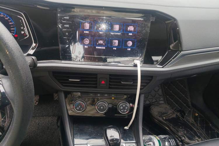 Used Volkswagen Sagitar 2022 280TSI DSG Excellence Edition Audio And AC Panel