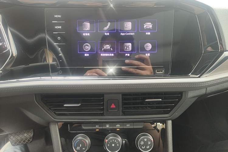 Used Volkswagen Sagitar 2022 280TSI DSG Flyover Edition Audio And AC Panel