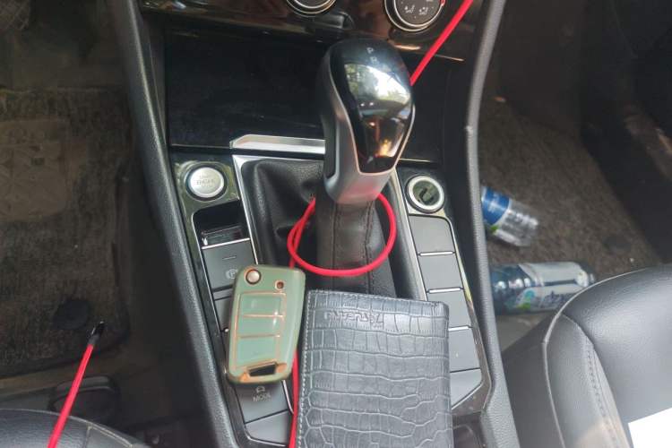 Used Volkswagen Sagitar 2022 280TSI DSG Flyover Edition Gear Lever