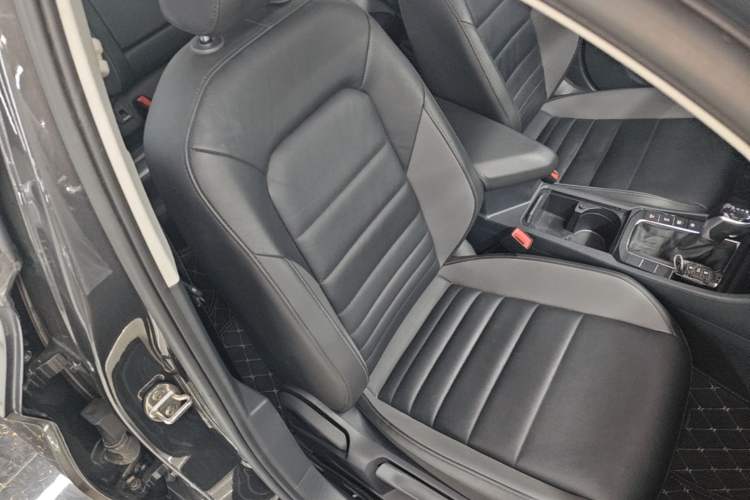 Used Volkswagen Sagitar 2022 280TSI DSG Excellence Edition Right Front Seat