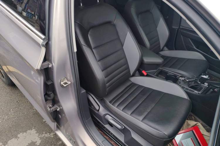 Used Volkswagen Sagitar 2022 280TSI DSG Flyover Edition Right Front Seat