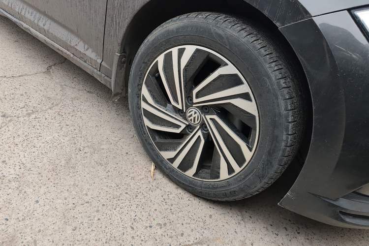 Used Volkswagen Sagitar 2022 280TSI DSG Excellence Edition Right Front Wheel Hub