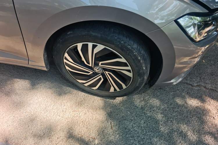 Used Volkswagen Sagitar 2022 280TSI DSG Flyover Edition Right Front Wheel Hub