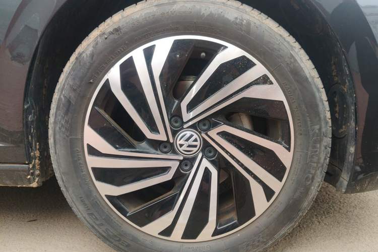 Used Volkswagen Sagitar 2022 280TSI DSG Excellence Edition Right Front Wheel Hub