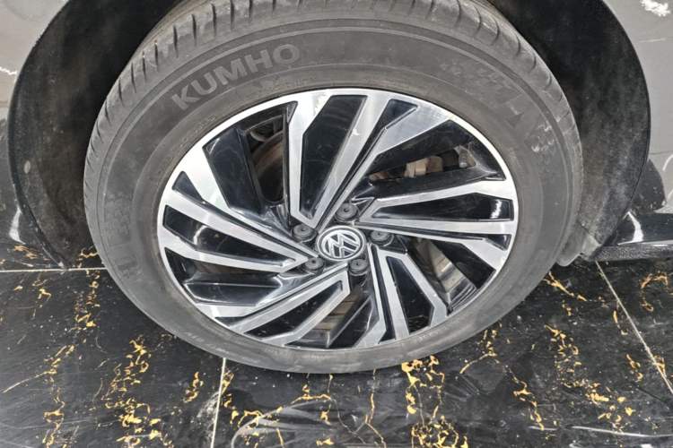 Used Volkswagen Sagitar 2022 280TSI DSG Excellence Edition Right Rear Wheel Hub