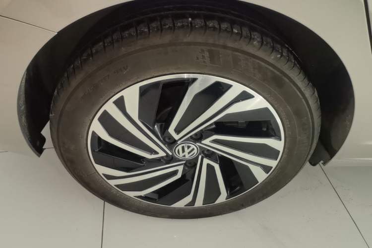 Used Volkswagen Sagitar 2022 280TSI DSG Flyover Edition Right Rear Wheel Hub