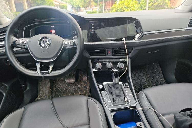 Used Volkswagen Sagitar 2022 280TSI DSG Flyover Edition Center Console