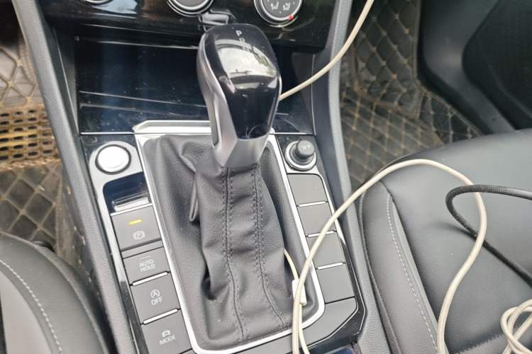 Used Volkswagen Sagitar 2022 280TSI DSG Flyover Edition Gear Lever