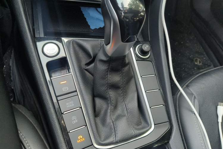 Used Volkswagen Sagitar 2022 280TSI DSG Flyover Edition Gear Lever