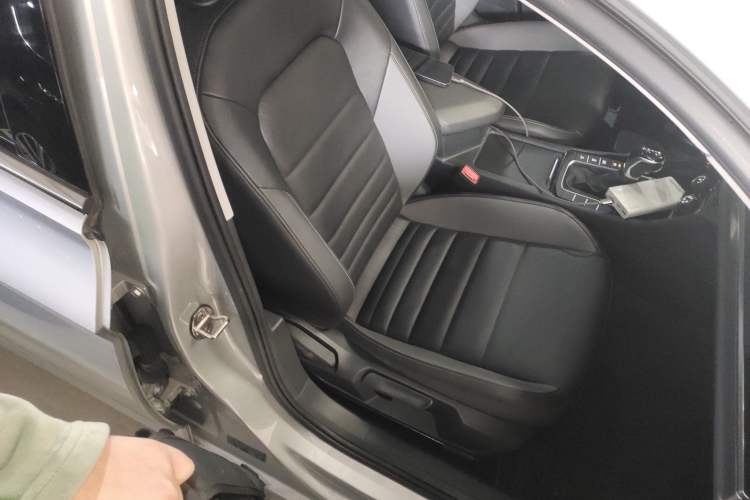 Used Volkswagen Sagitar 2022 280TSI DSG Excellence Edition Right Front Seat