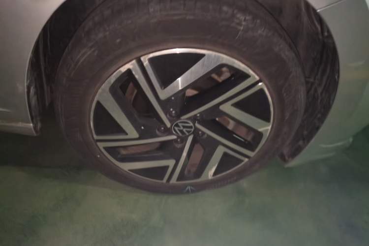 Used Volkswagen Sagitar 2022 280TSI DSG Excellence Edition Right Front Wheel Hub