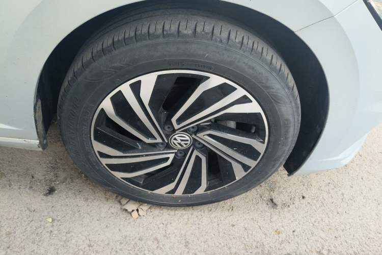 Used Volkswagen Sagitar 2022 280TSI DSG Flyover Edition Right Front Wheel Hub