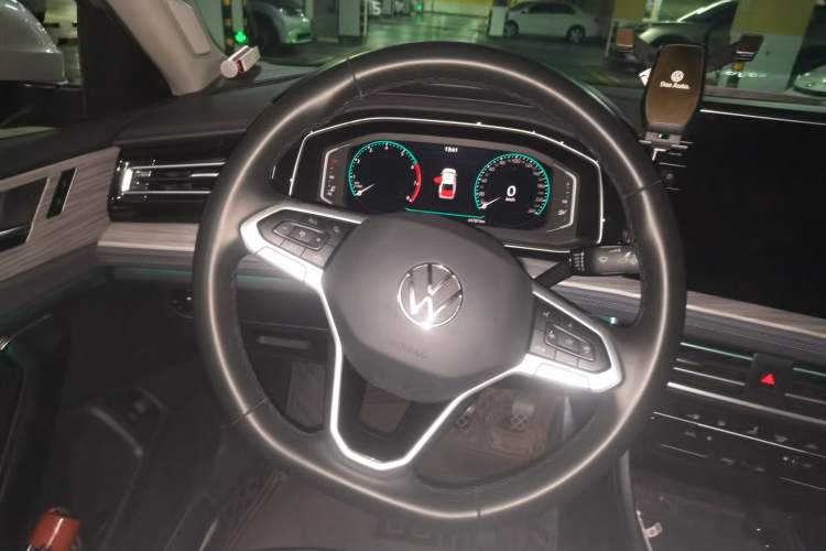 Used Volkswagen Sagitar 2022 280TSI DSG Excellence Edition Steering Wheel
