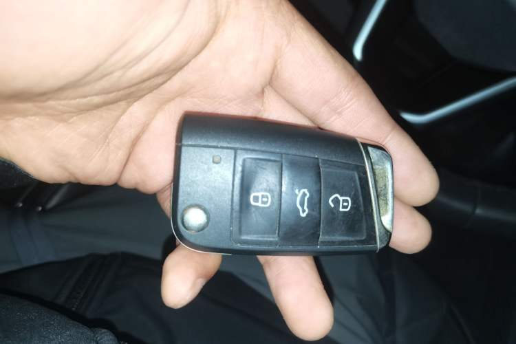 Used Volkswagen Sagitar 2022 280TSI DSG Excellence Edition Vehicle Key