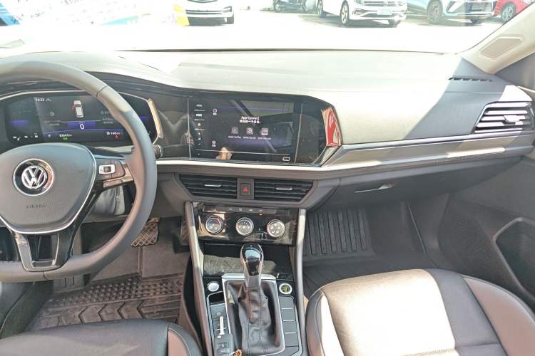 Used Volkswagen Sagitar 2022 280TSI DSG Flyover Edition Audio And AC Panel