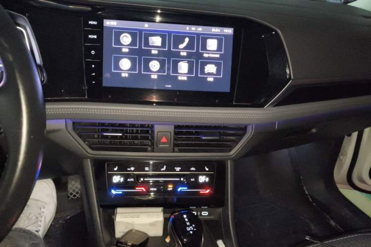 Used Volkswagen Sagitar 2022 280TSI DSG Excellence Edition Audio And AC Panel