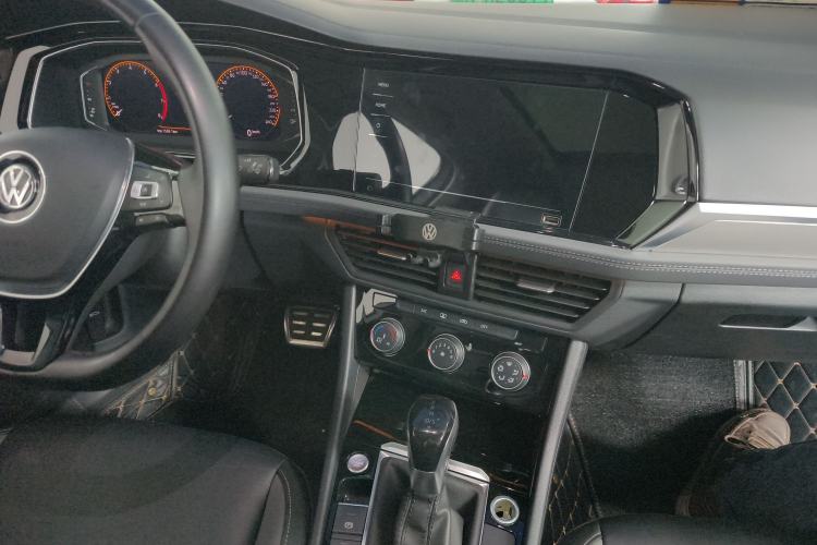 Used Volkswagen Sagitar 2022 280TSI DSG Excellence Edition Audio And AC Panel