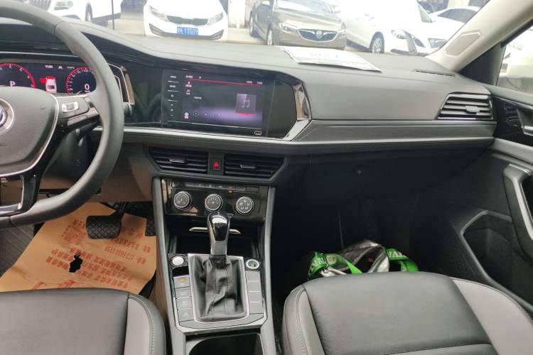 Used Volkswagen Sagitar 2022 280TSI DSG Flyover Edition Audio And AC Panel
