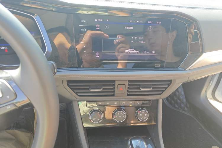 Used Volkswagen Sagitar 2022 200TSI DSG Excellence Edition Audio And AC Panel