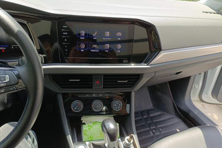 Used Volkswagen Sagitar 2022 280TSI DSG Flyover Edition Audio And AC Panel