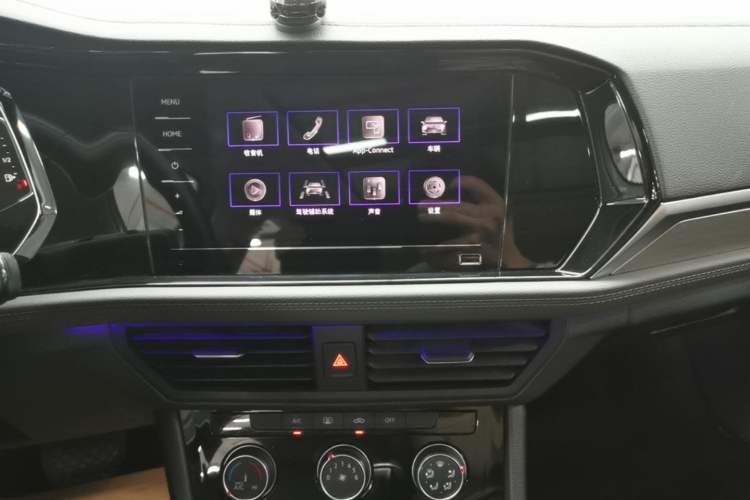 Used Volkswagen Sagitar 2022 280TSI DSG Flyover Edition Audio And AC Panel
