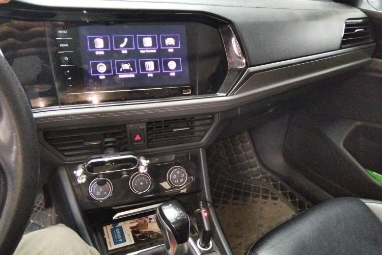 Used Volkswagen Sagitar 2022 280TSI DSG Flyover Edition Audio And AC Panel