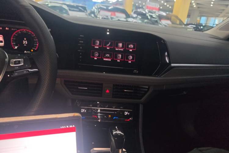 Used Volkswagen Sagitar 2022 280TSI DSG Flyover Edition Audio And AC Panel
