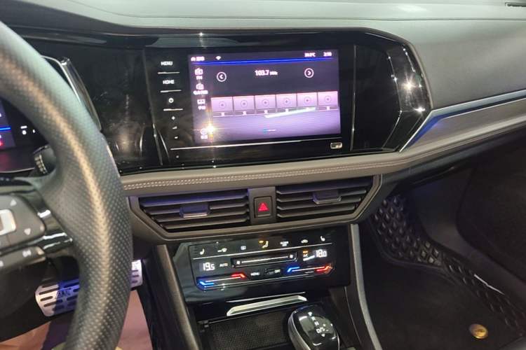 Used Volkswagen Sagitar 2022 280TSI DSG Excellence Edition Audio And AC Panel